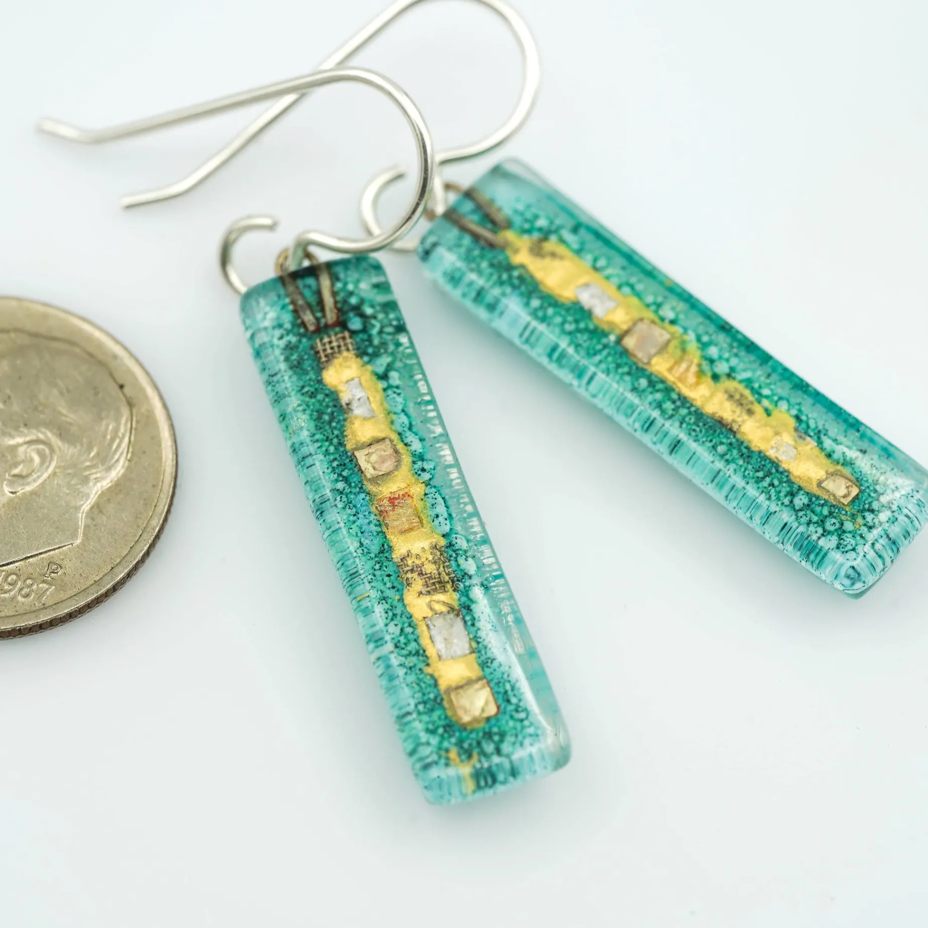 aqua_golden_phase_bar_ear_3.webp Aqua Golden Phase Bar Earrings