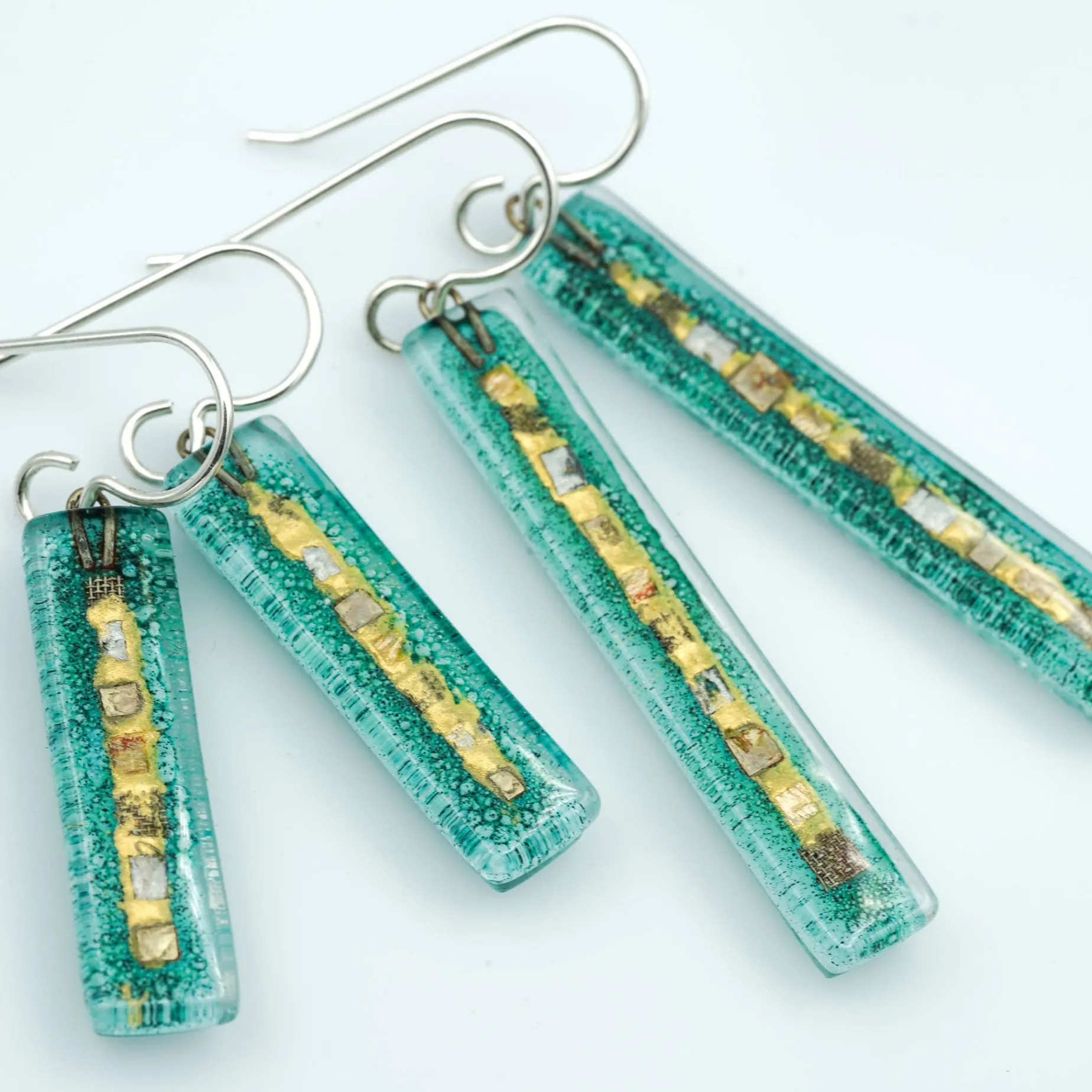 aqua_golden_phase_bar_ear_4.webp Aqua Golden Phase Bar Earrings